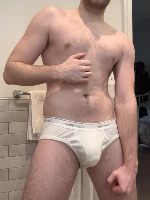 Post workout selfie in my Calvin’s! 🏋️