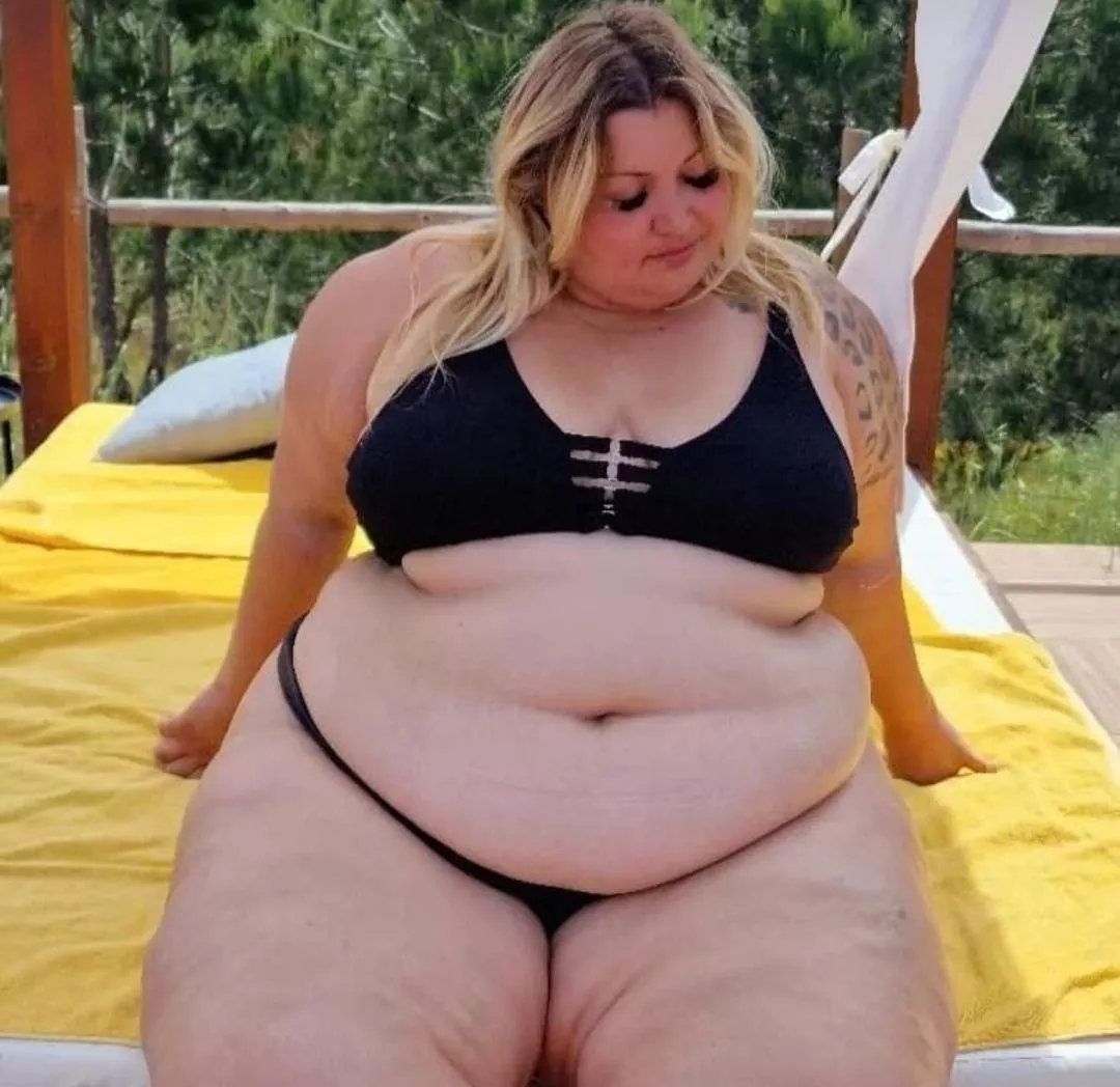 Rate my belly button 