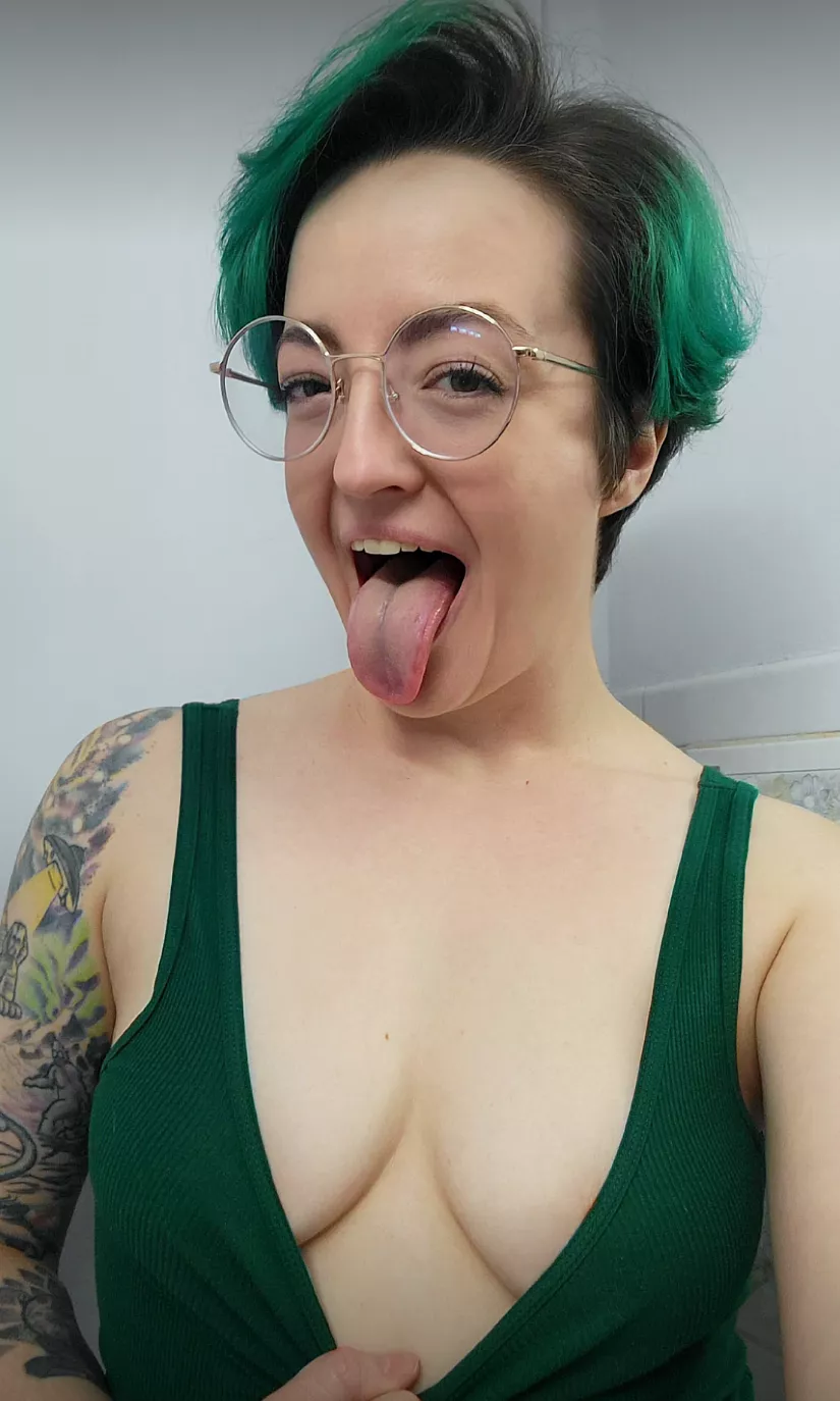 ready and waiting 👅✨