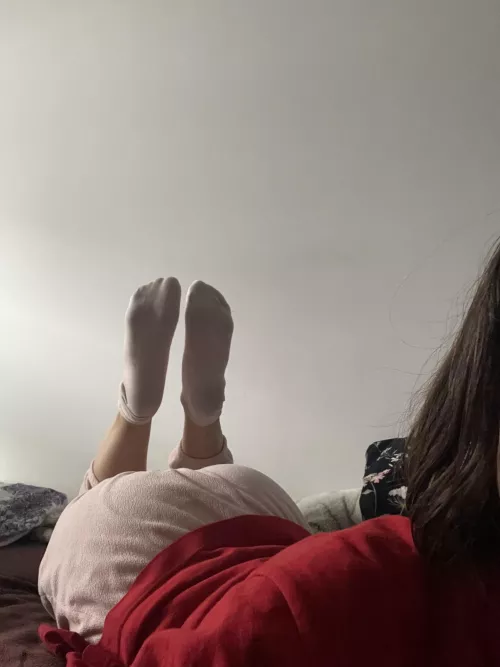 [selling]feet content,custom,socks pick your pair and add-ons and message me to plan my day of wears🌺fetish friendly 