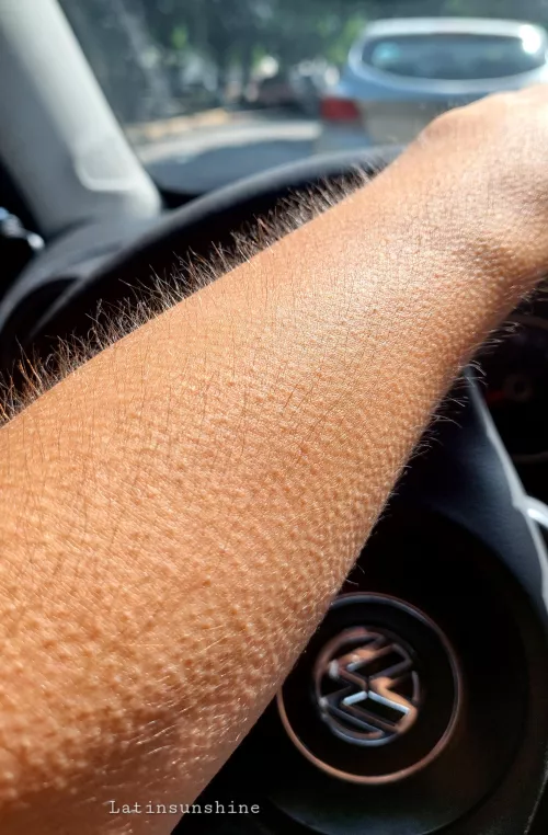 Shivers on my [arms] when u touch me