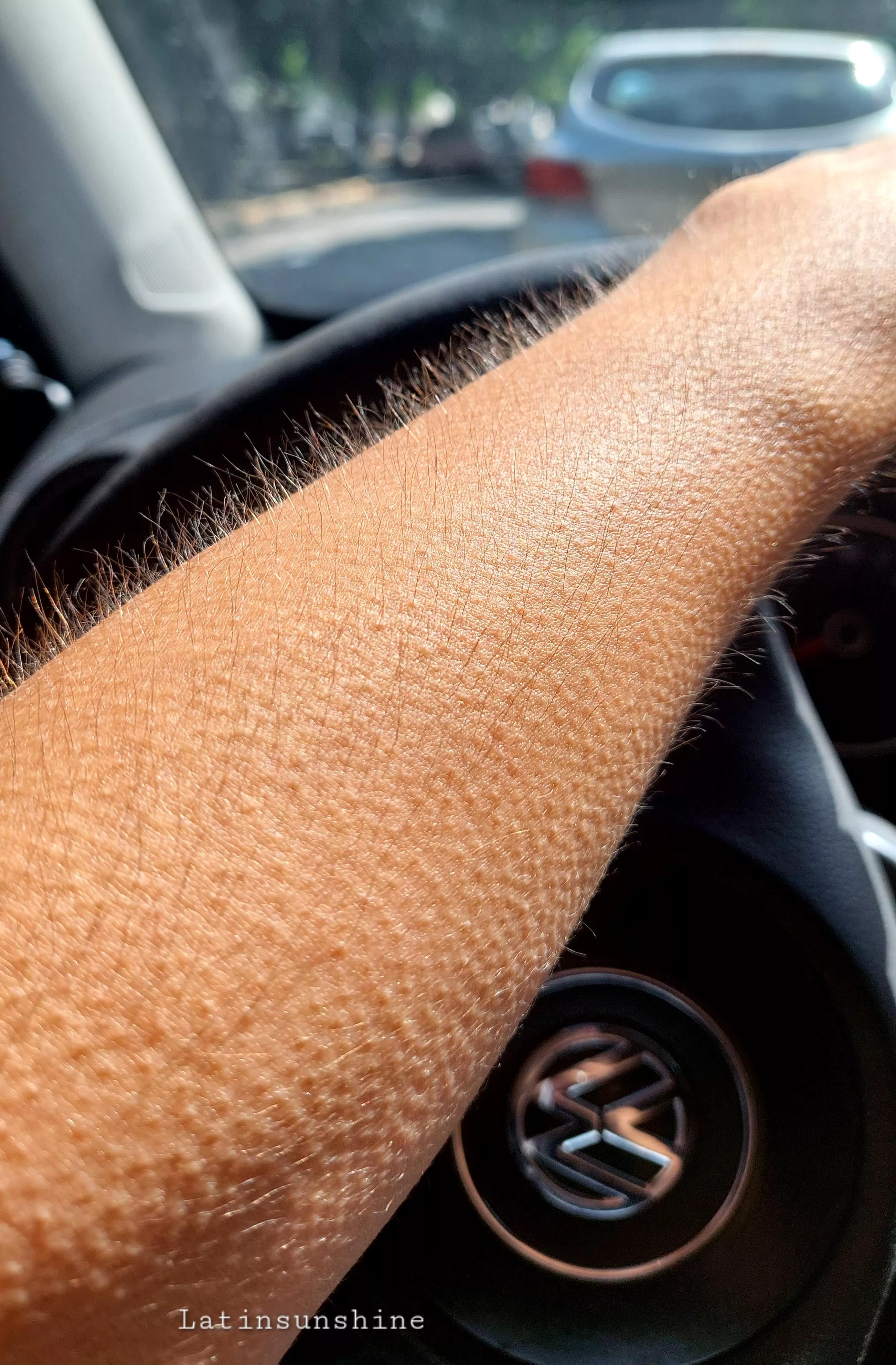 Shivers on my [arms] when u touch me