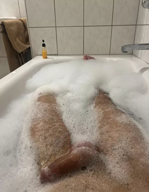 Sleepy in the bathtub 😴 