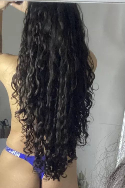 Sometimes I feel like cutting my hair, but I feel like it looks sexy like this.