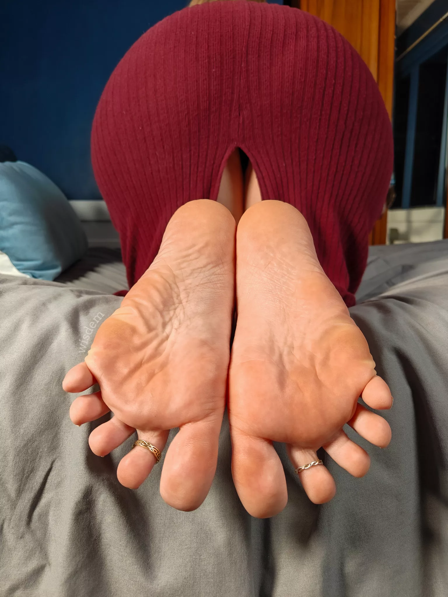 Take me from behind and finish all over my soles 💕