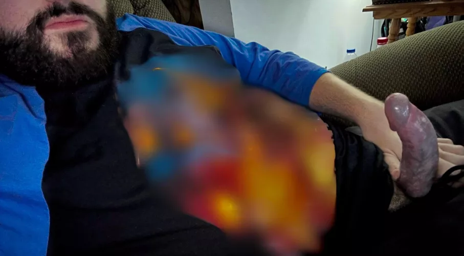 This 6’5” guy could go for a sucking.. any volunteers? 