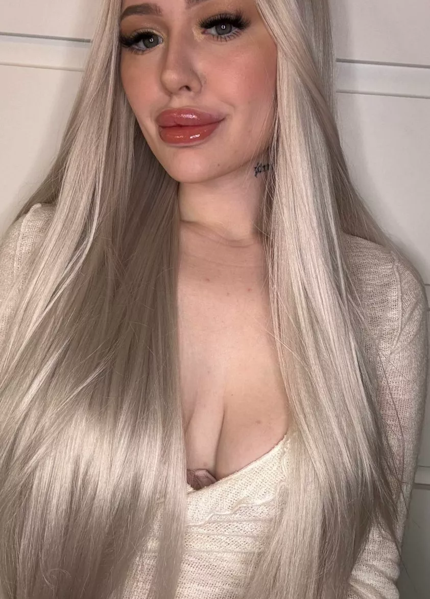 This ones for all of the partners who never get sent any nudes. 