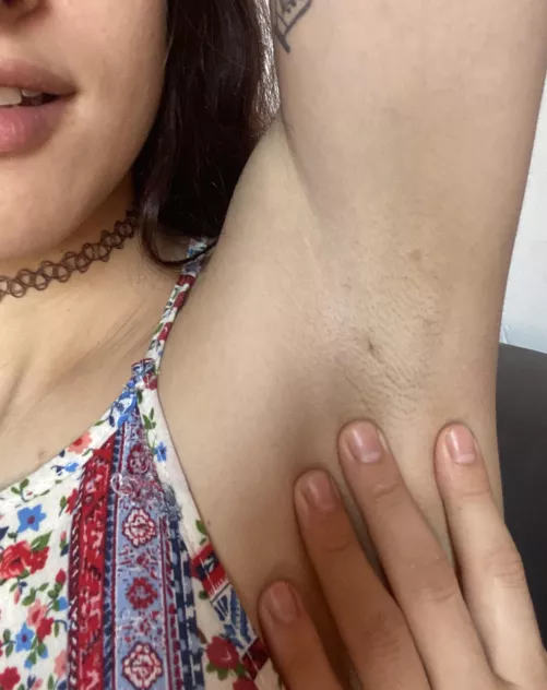 Touching, rubbing or sucking? ?Tell me what you want to do to my armpits 