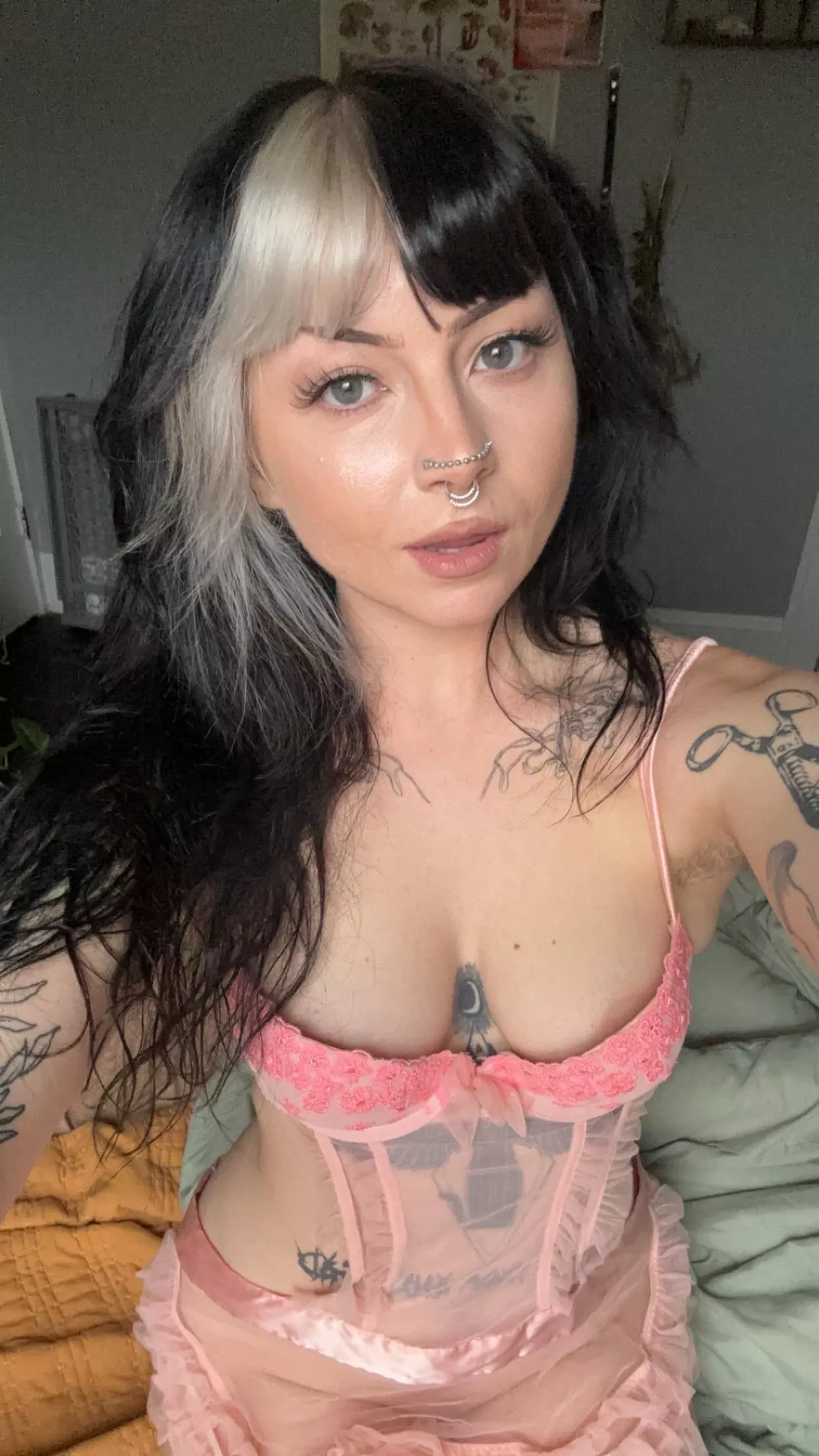 Trying to be alt Sabrina Carpenter 🥰🥰🥰☀️