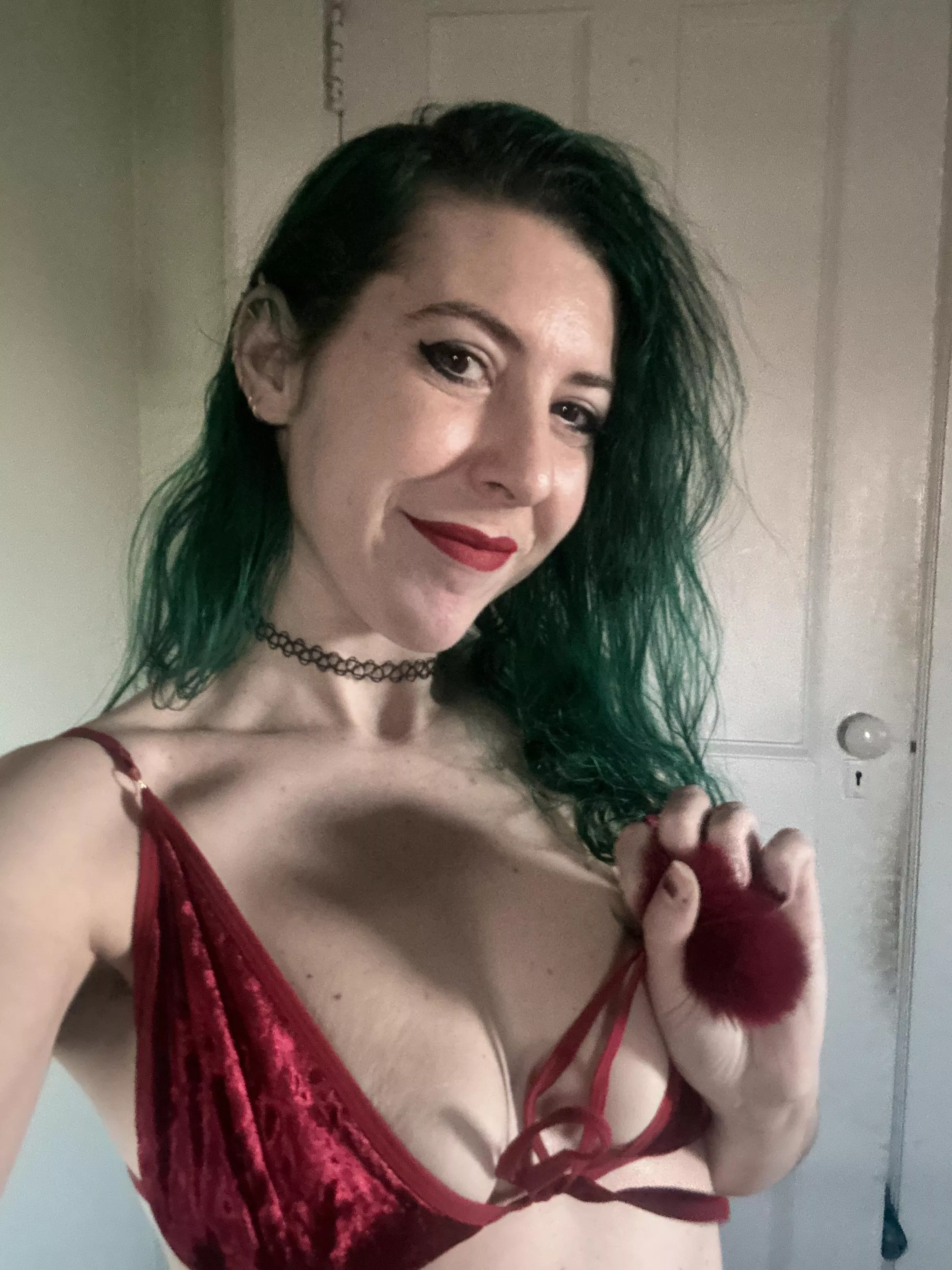 Velvet pom pom selfie