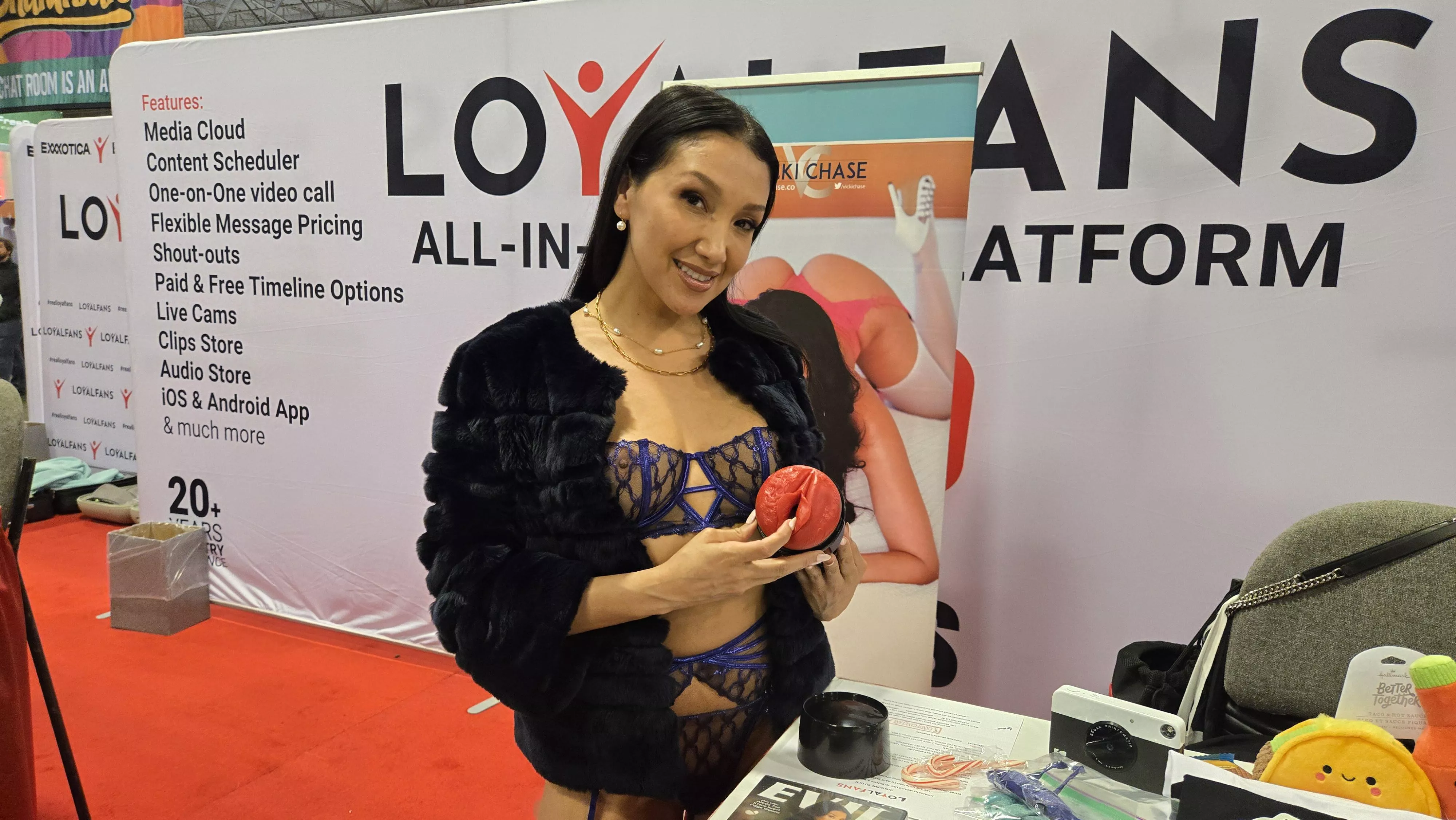 Vicki Chase with her Fleshlight at EXXXOTICA 2024!