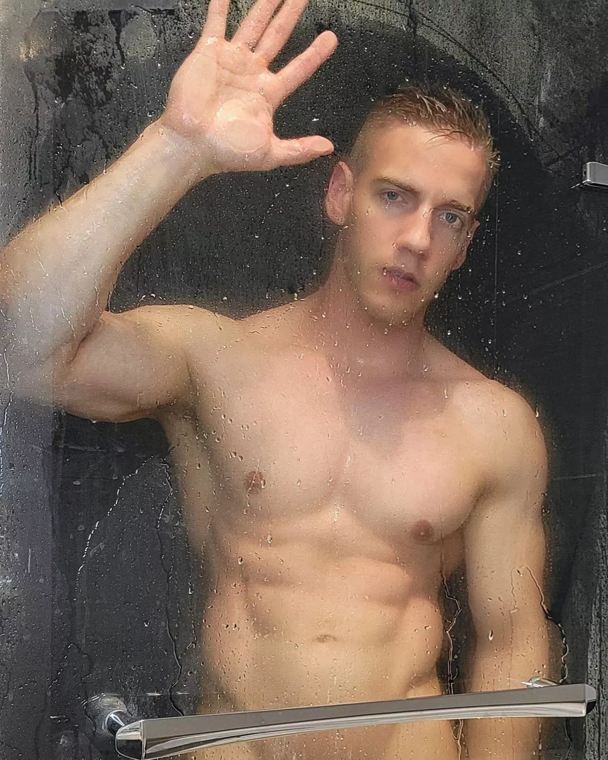 Waiting for you bro 😏💦