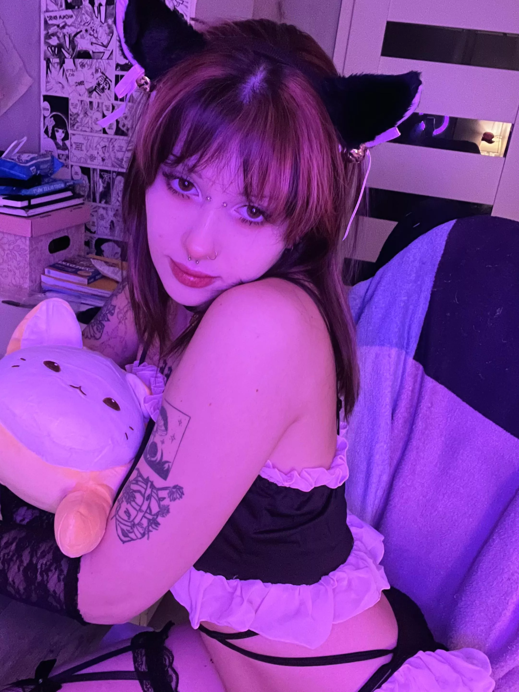 wanna see how naughty a kitten can get when she’s in heat? y or n [oc]