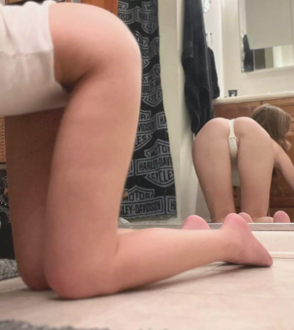 Wer can have fun in front of this mirror