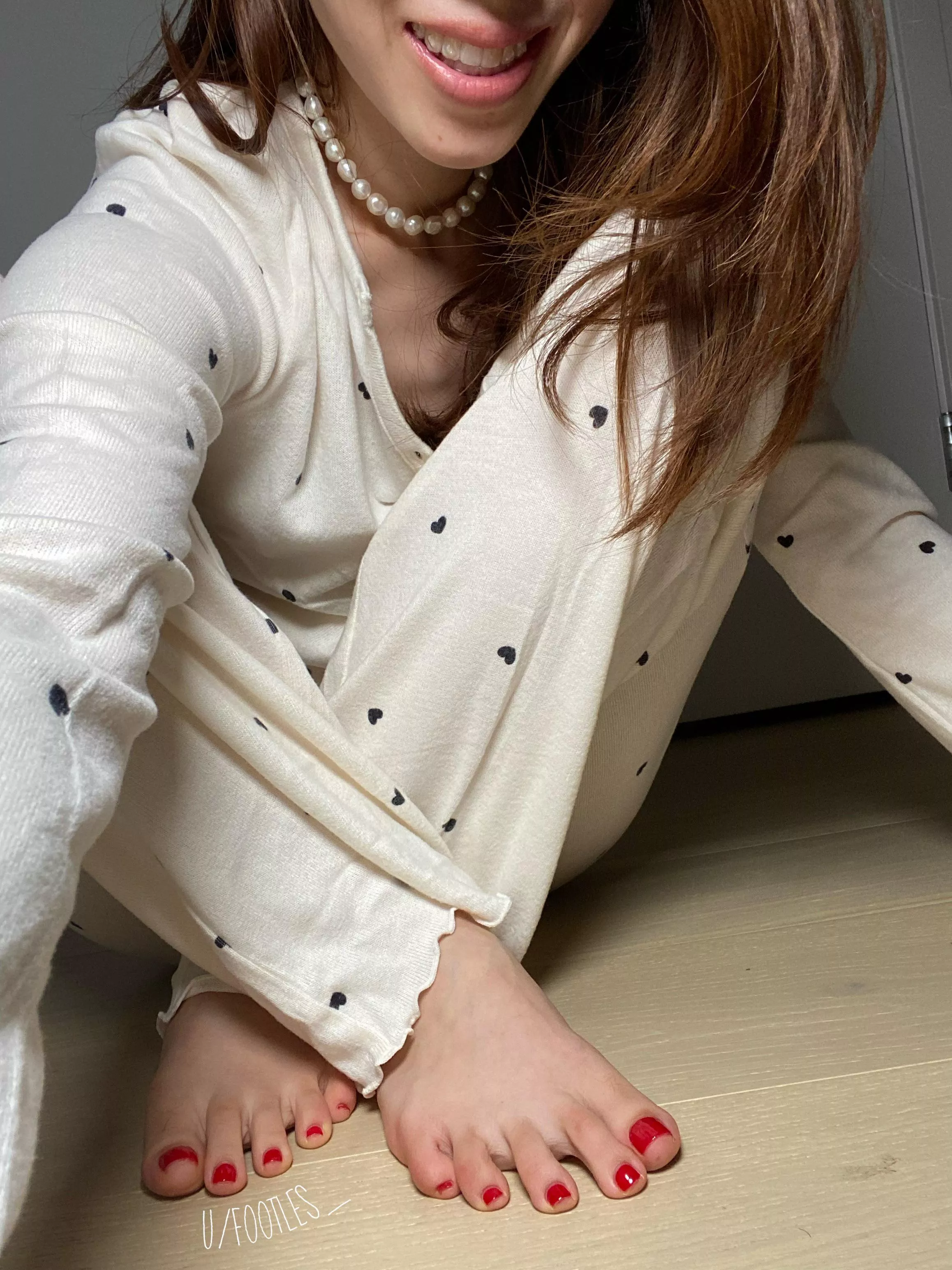 Who wants to cuddle up with me in my soft pjs and debatably even softer, freshly pedicured toes? ❤️