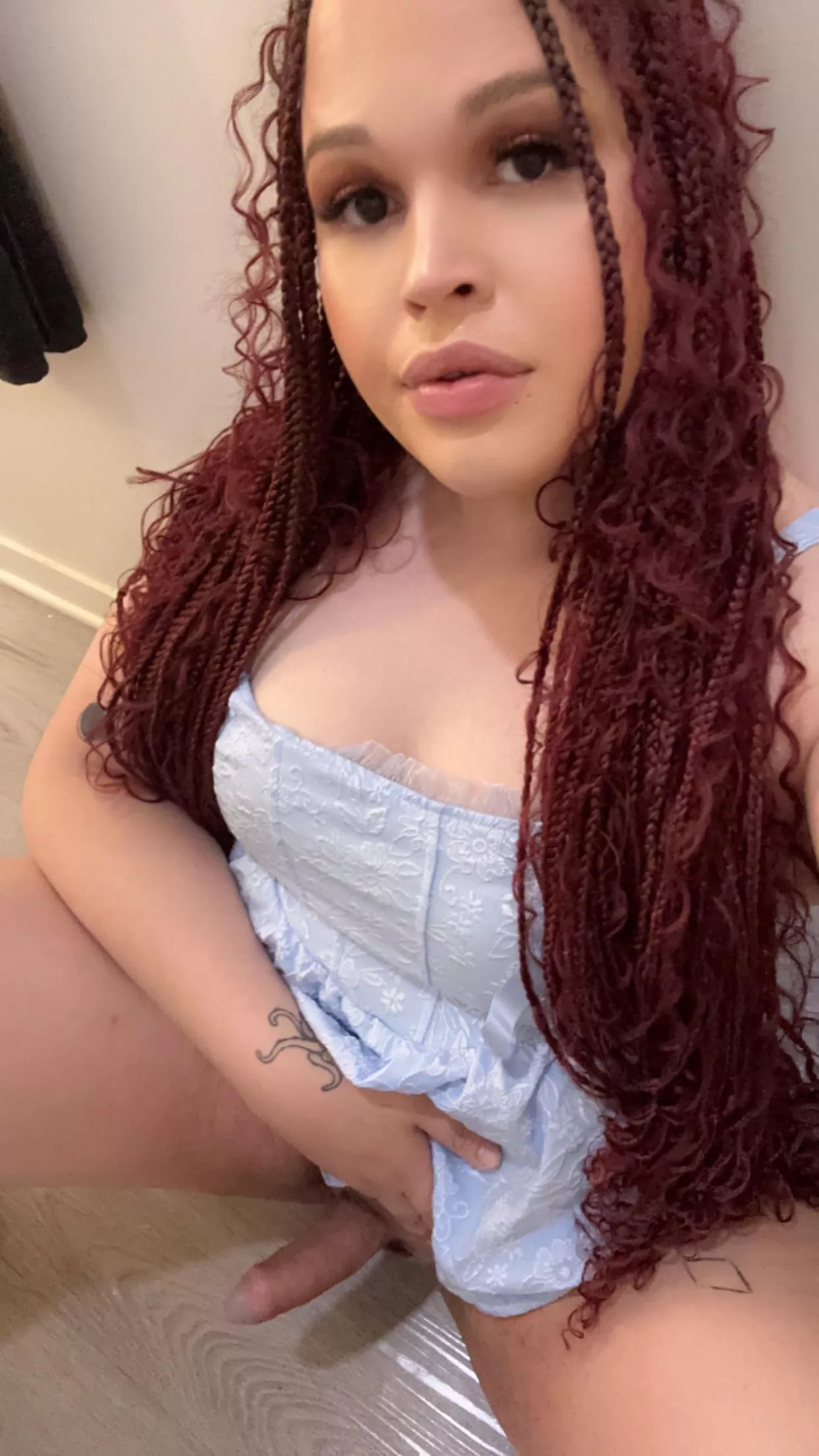 Whoops my clitty slipped😭