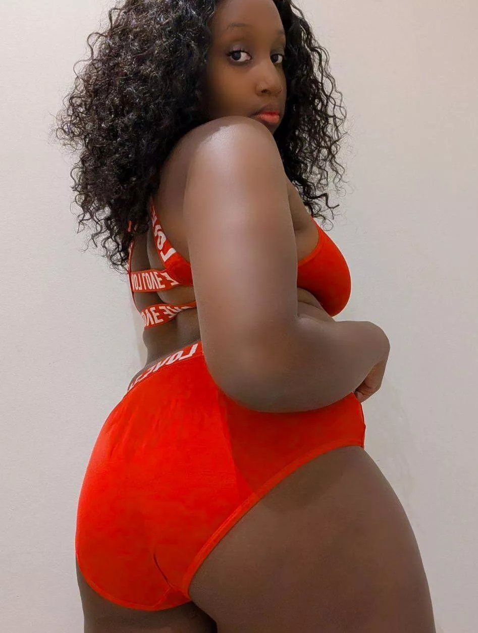 You won't be able to resist how tight and round my booty is in this shorts