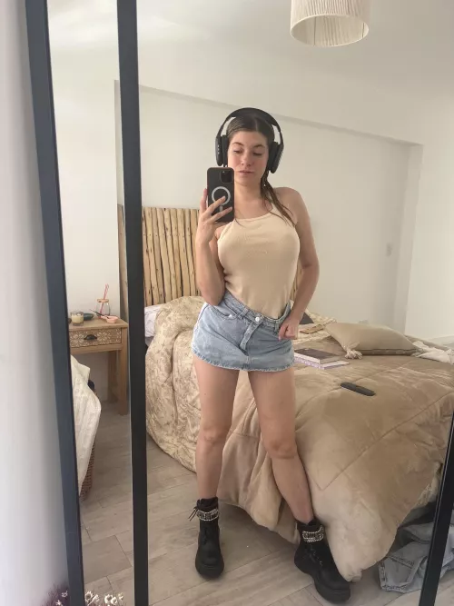 19 F looking for an older dadddy to fill me up next week