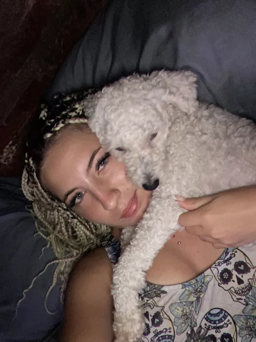 20 F4M, Looking for a fun connection with zero strings attached. Boys, think you can keep up? 