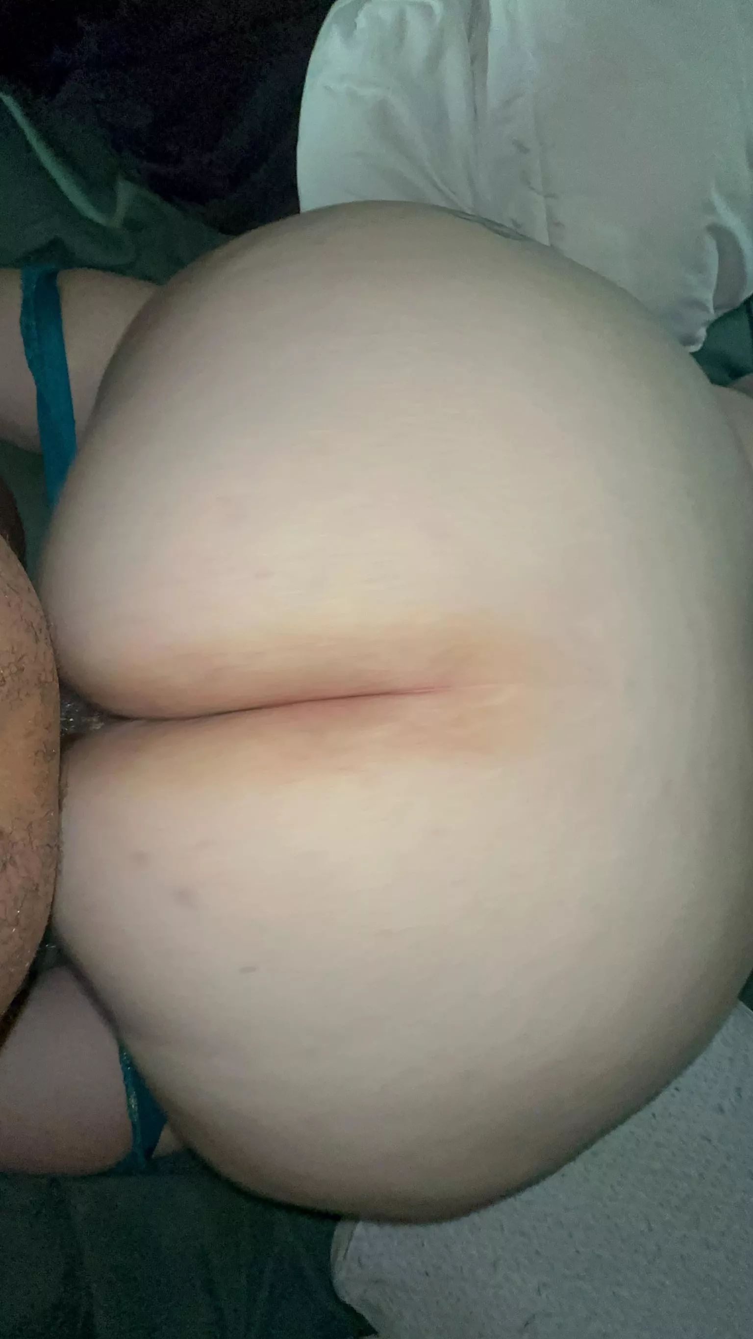 390 lbs of white chub ass 