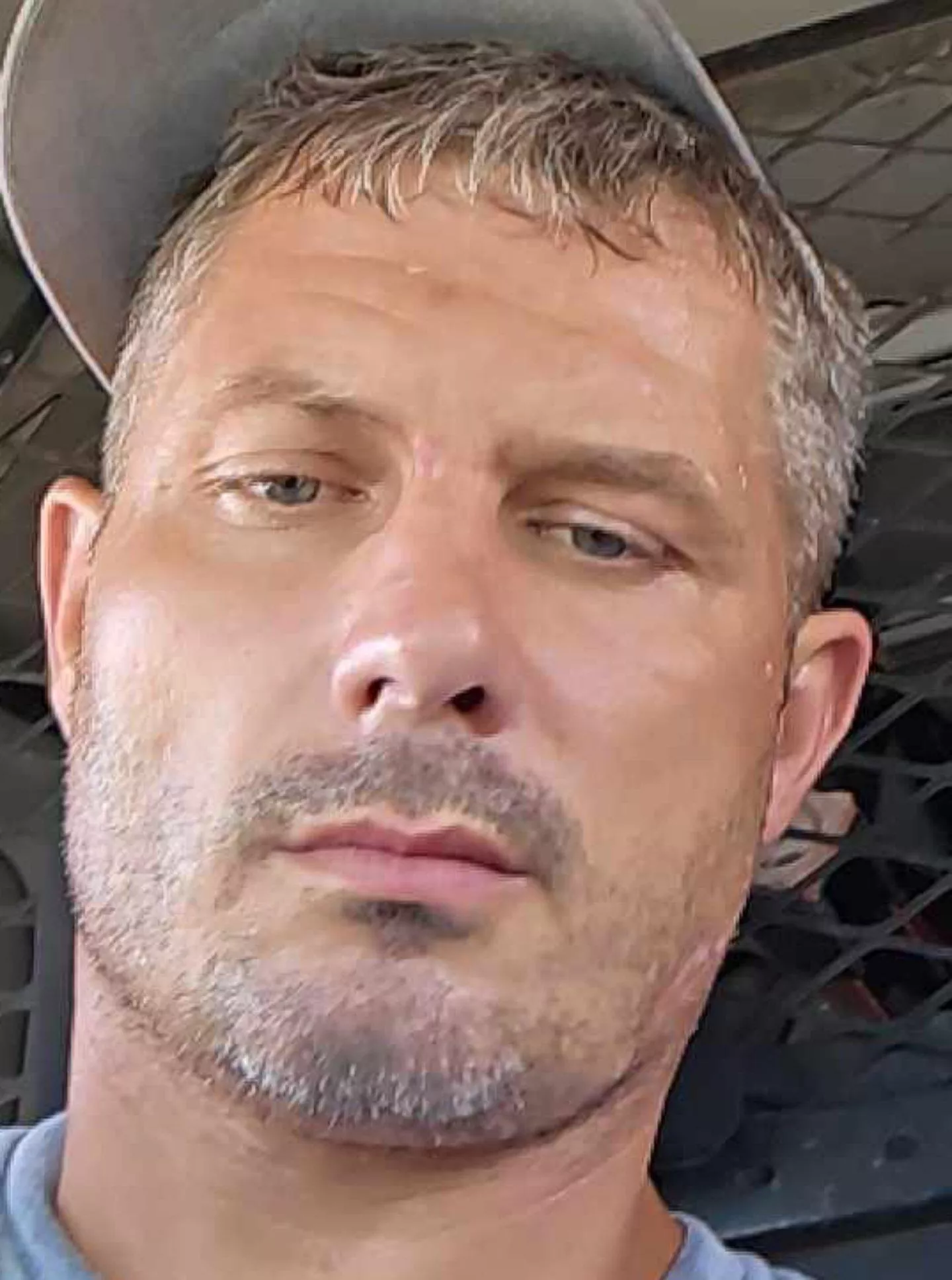 39m looking for female to chill with