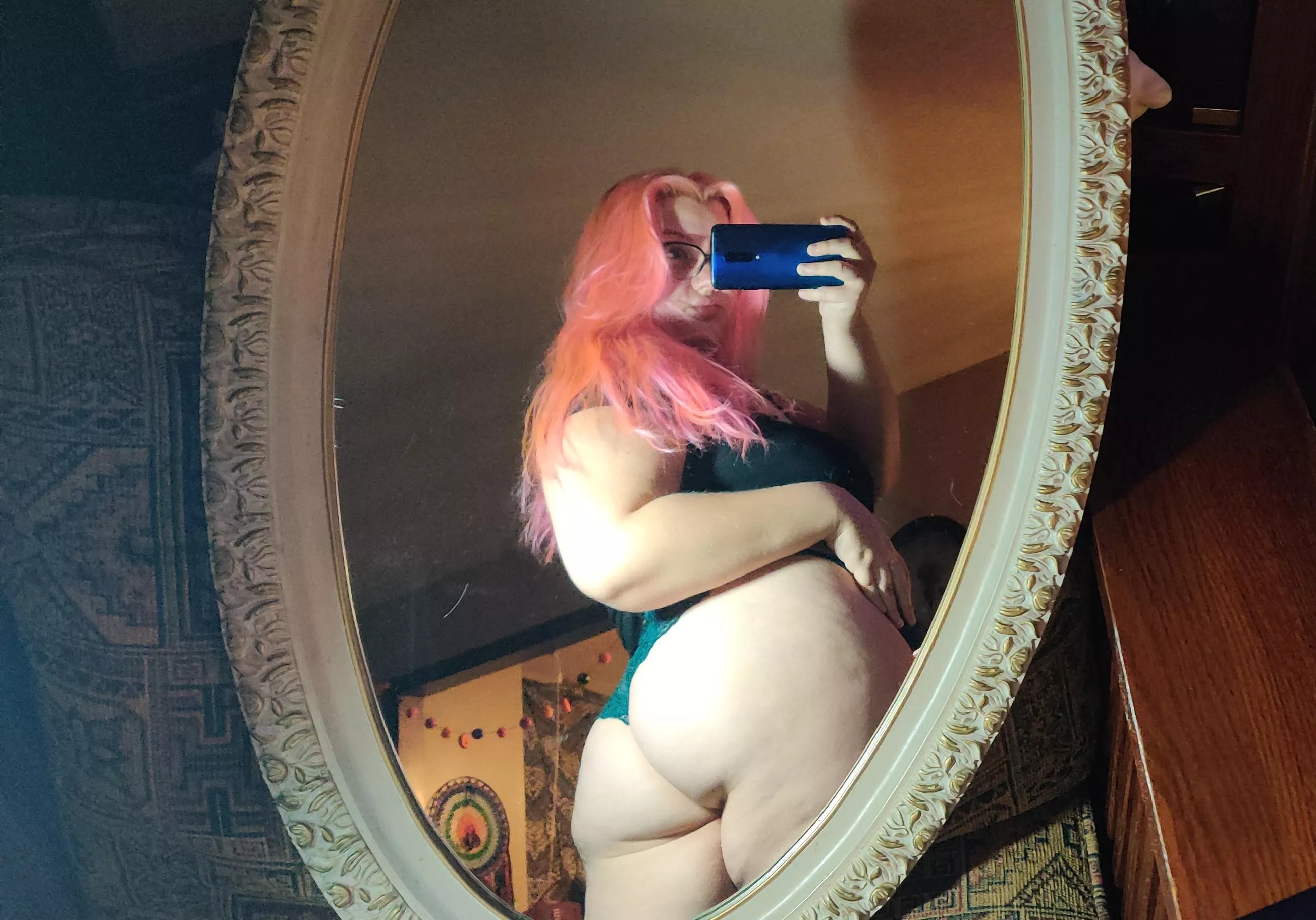 Are you into chubby girls with big asses??? 