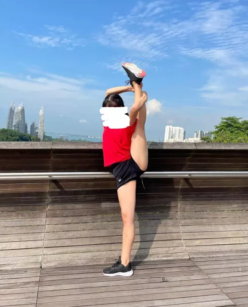 Asian boy looking for White men to fantasise with about my female Asian friends