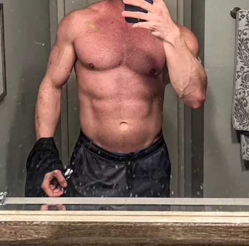 Athletic bull looking for similar couples in Utah county