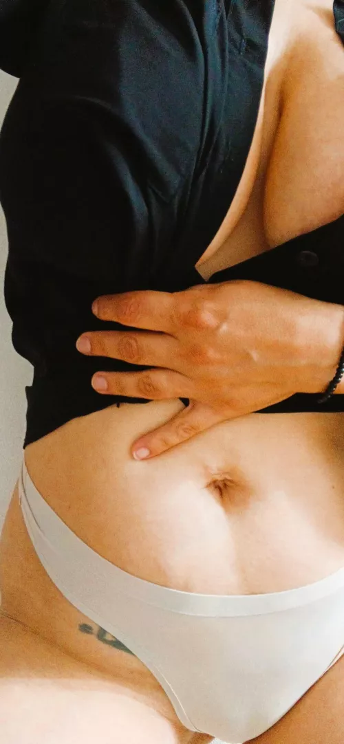 Baby, I enjoy the idea of ​​cheating and playing at being your wife. 