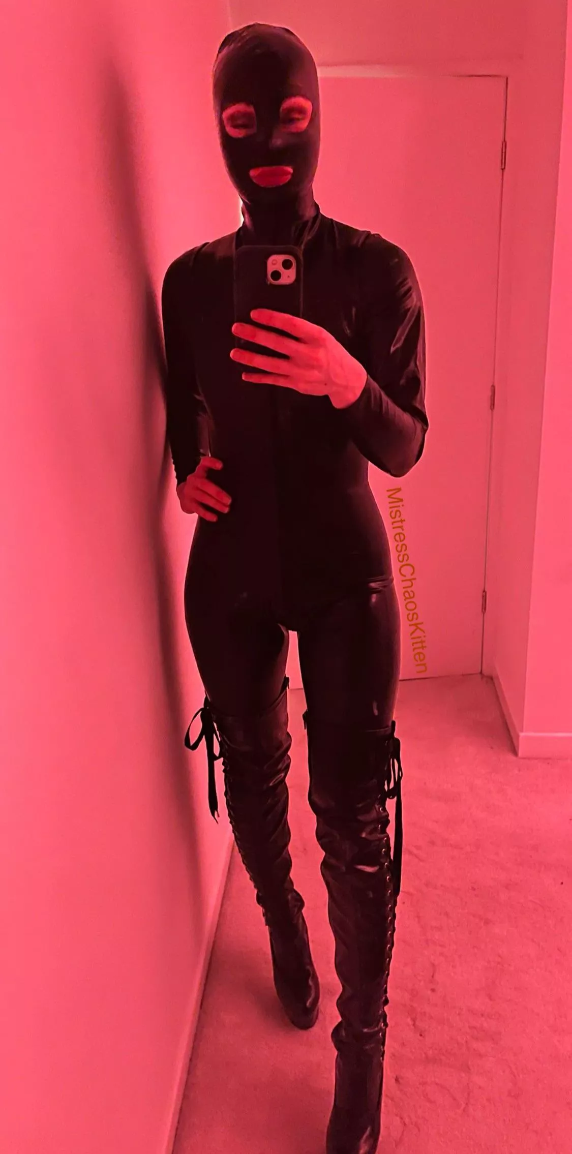Catsuit caught your eye? Imagine what happens next under my command 🖤⛓️