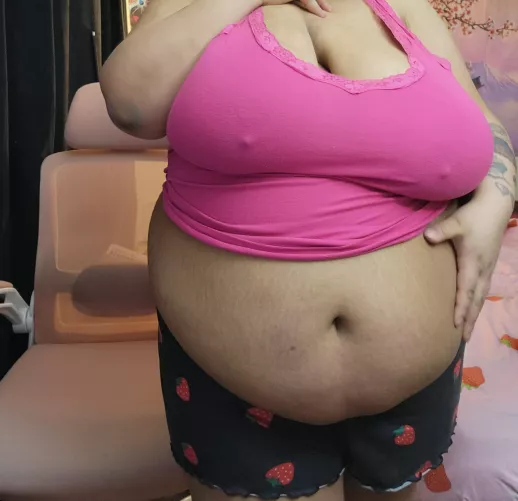 Do you want to grab my big belly? 🤭