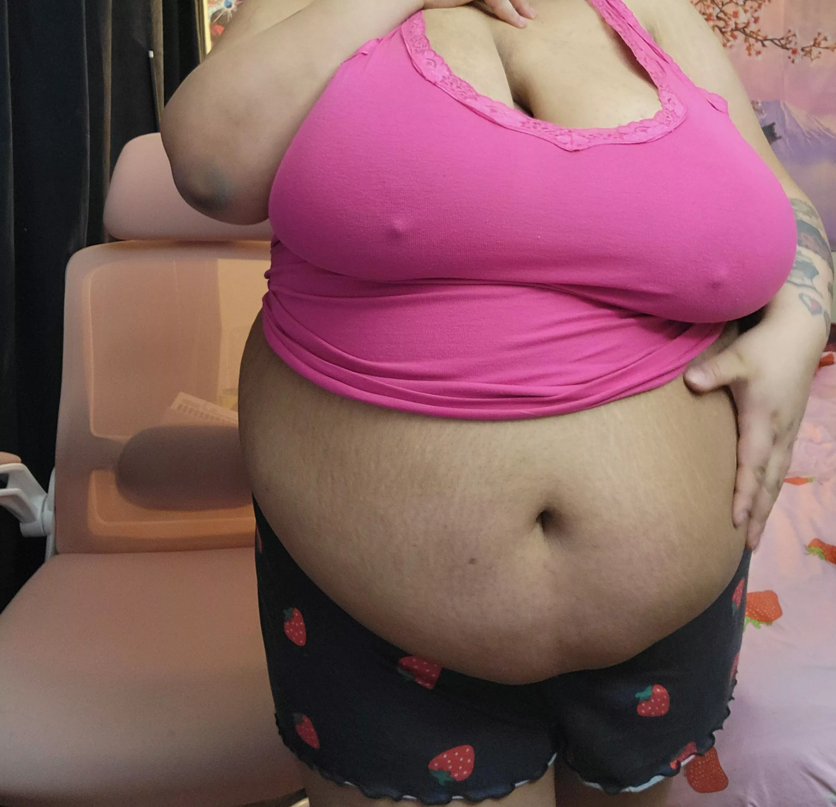 Do you want to grab my big belly? 🤭