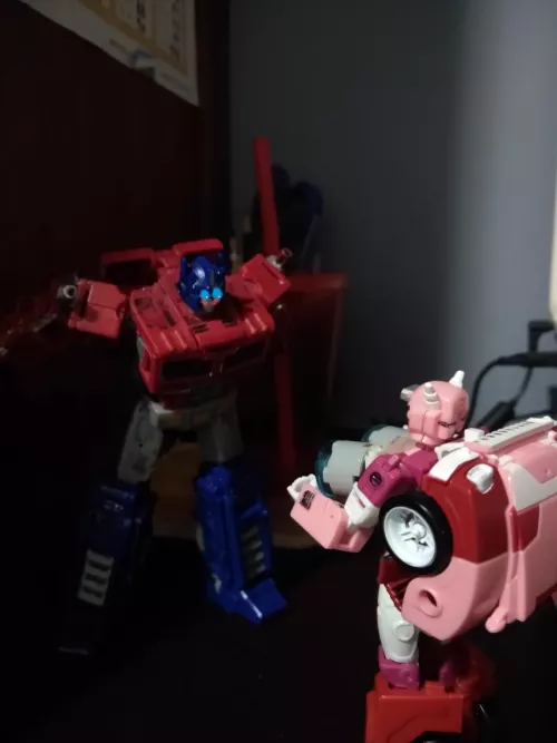 Elita is Just flashin mah boy