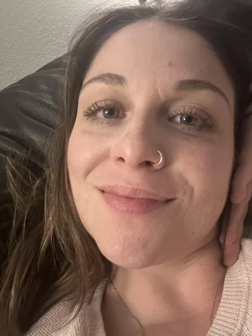 F33 Would you approach me irl?