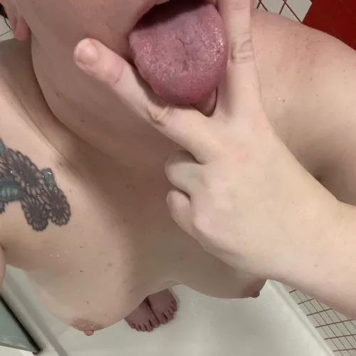 Feeling a bit sickly today 🥺 but I felt hot in this one