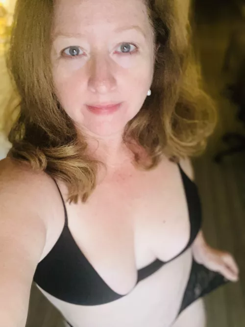 Follow my milfy ass for more! 