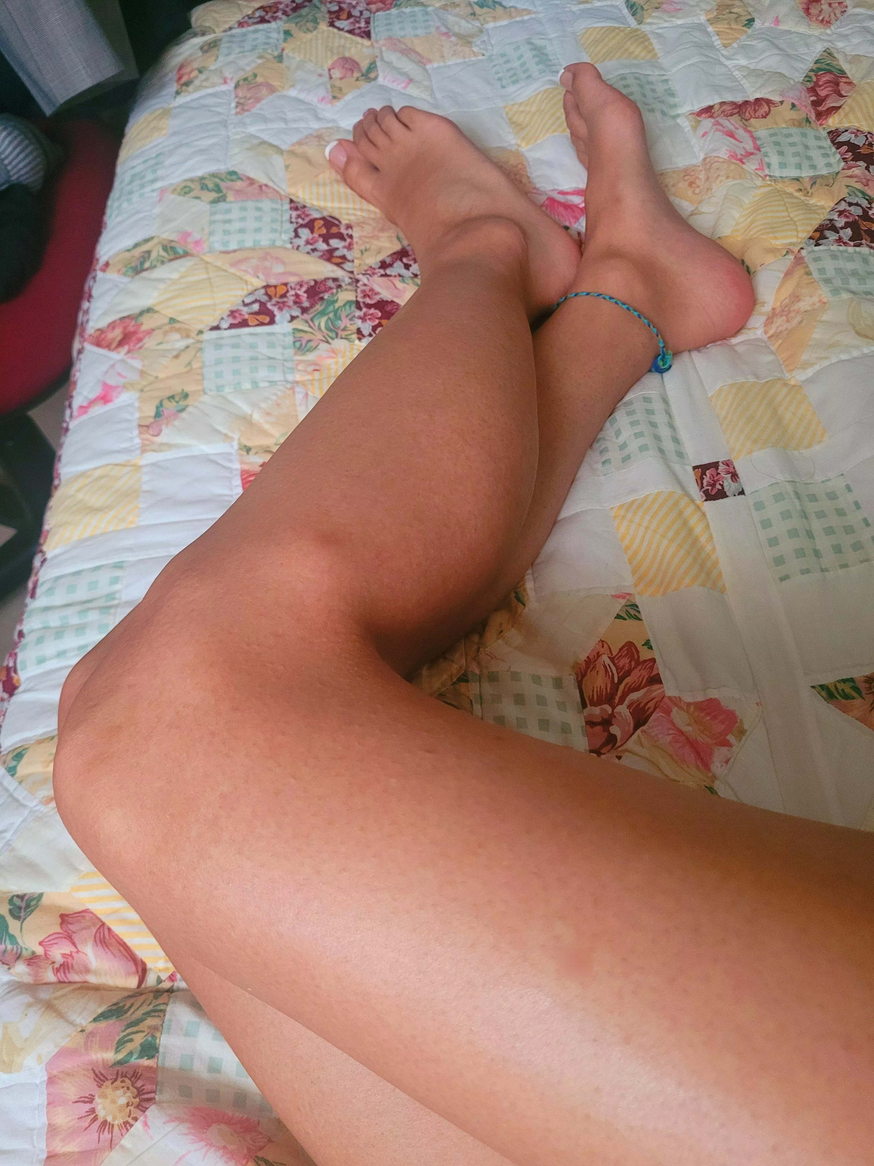 French tips and shiny legs