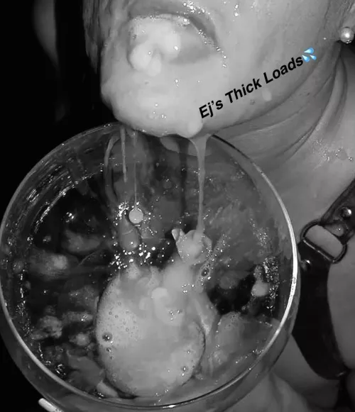 Had a blast (literally) this weekend in a bukkake event we got invited to. About 27 cumshots and i swallowed most of them. Too many guys came on my face lol. 