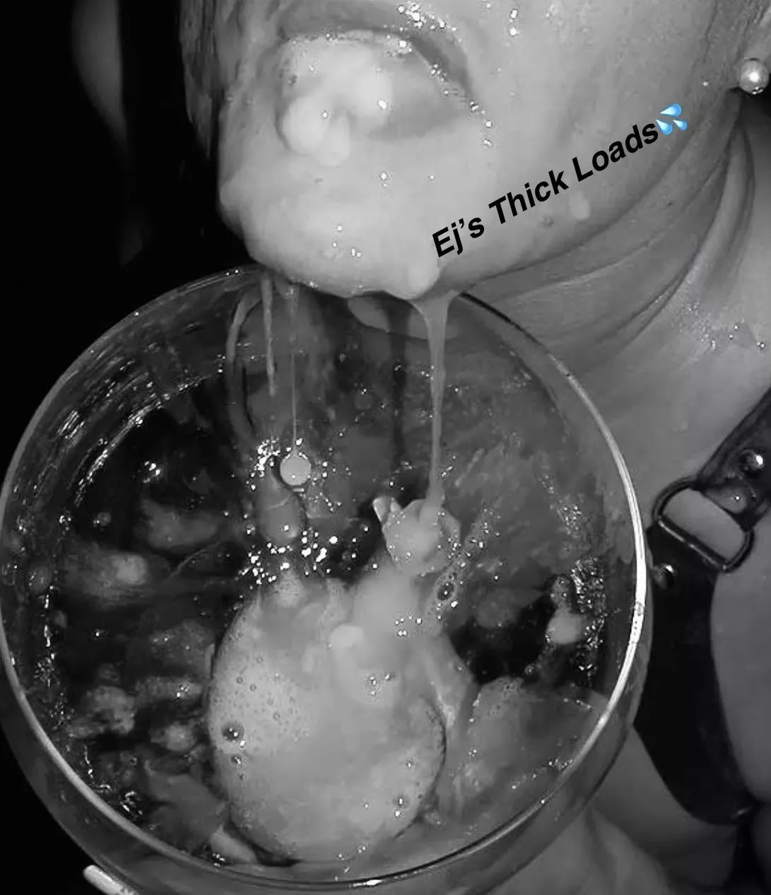 Had a blast (literally) this weekend in a bukkake event we got invited to. About 27 cumshots and i swallowed most of them. Too many guys came on my face lol. 