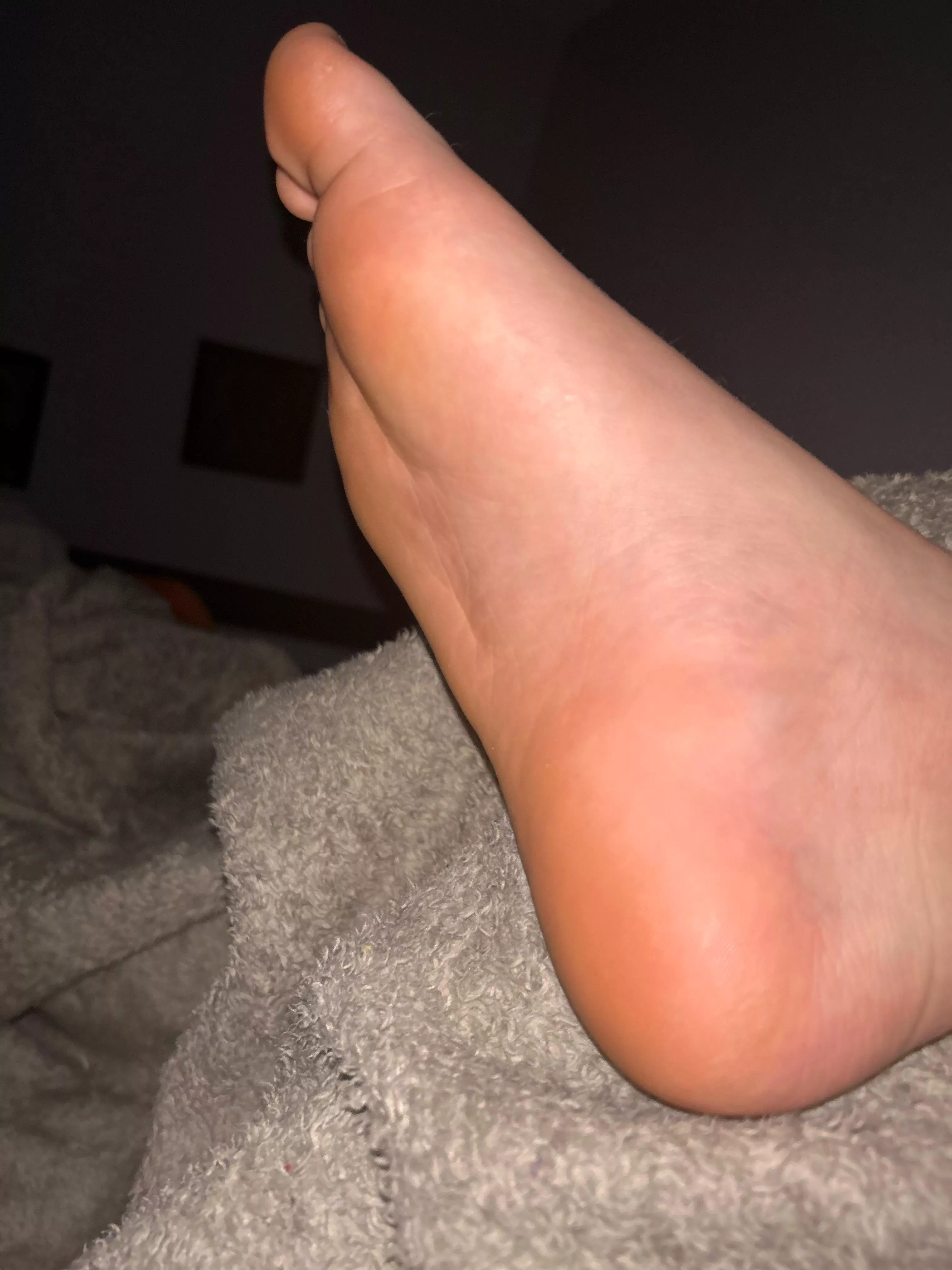 Having trouble keeping my feet clean, who wants to do that for me?