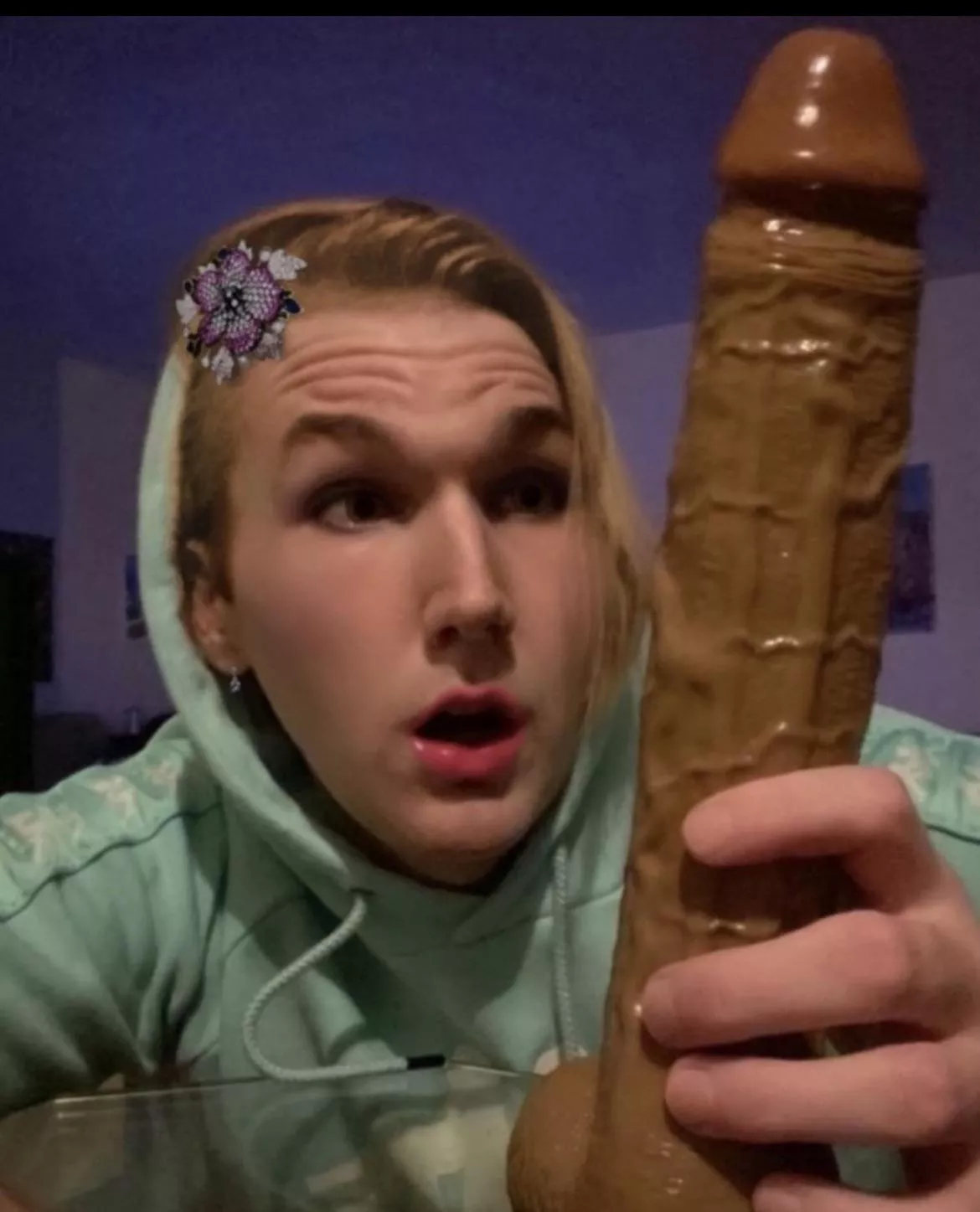 I can’t help it.. I see a BBC and immediately drop to my knees like a good white hoe 😳