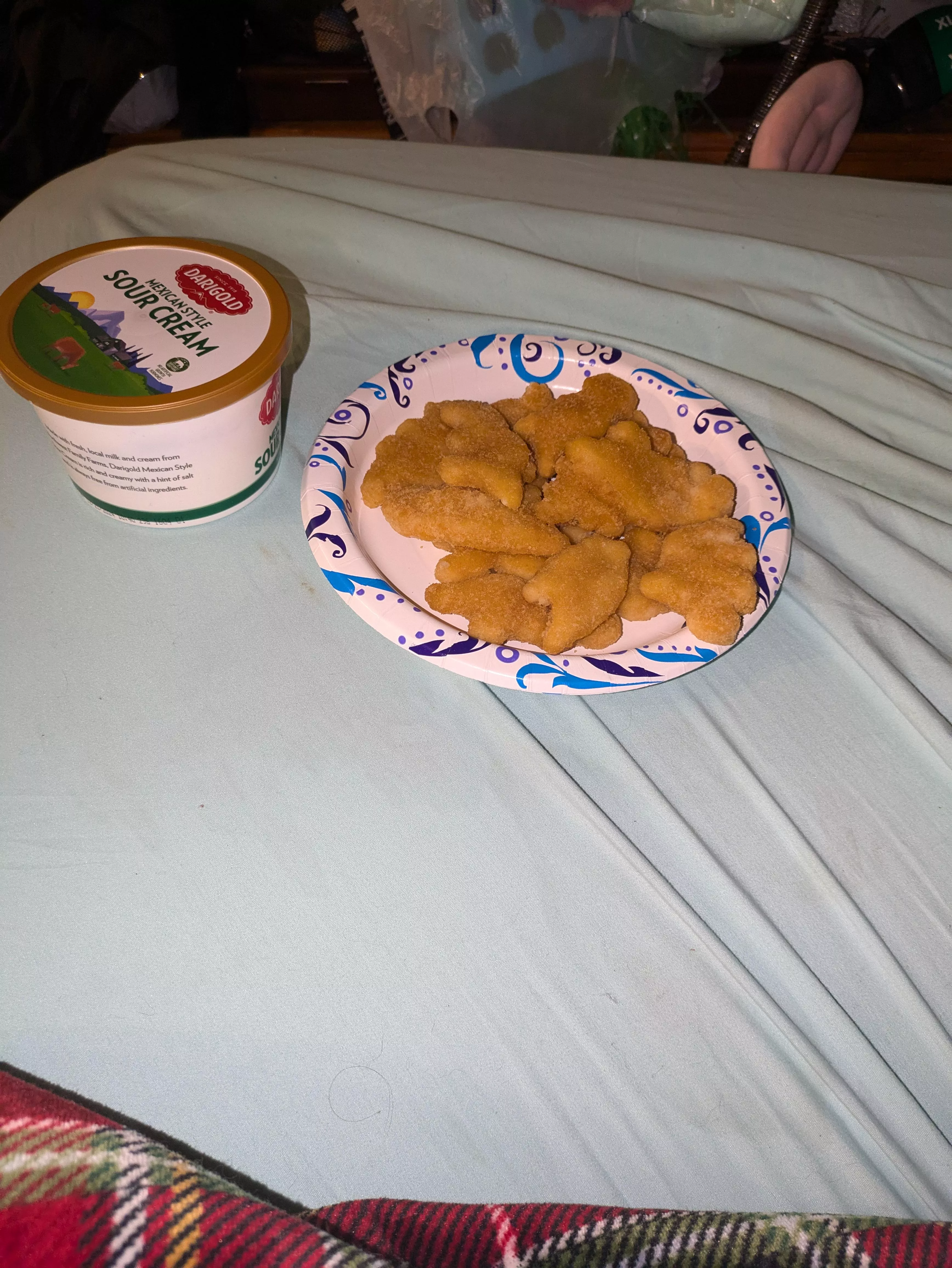 I got dino nuggets>:3