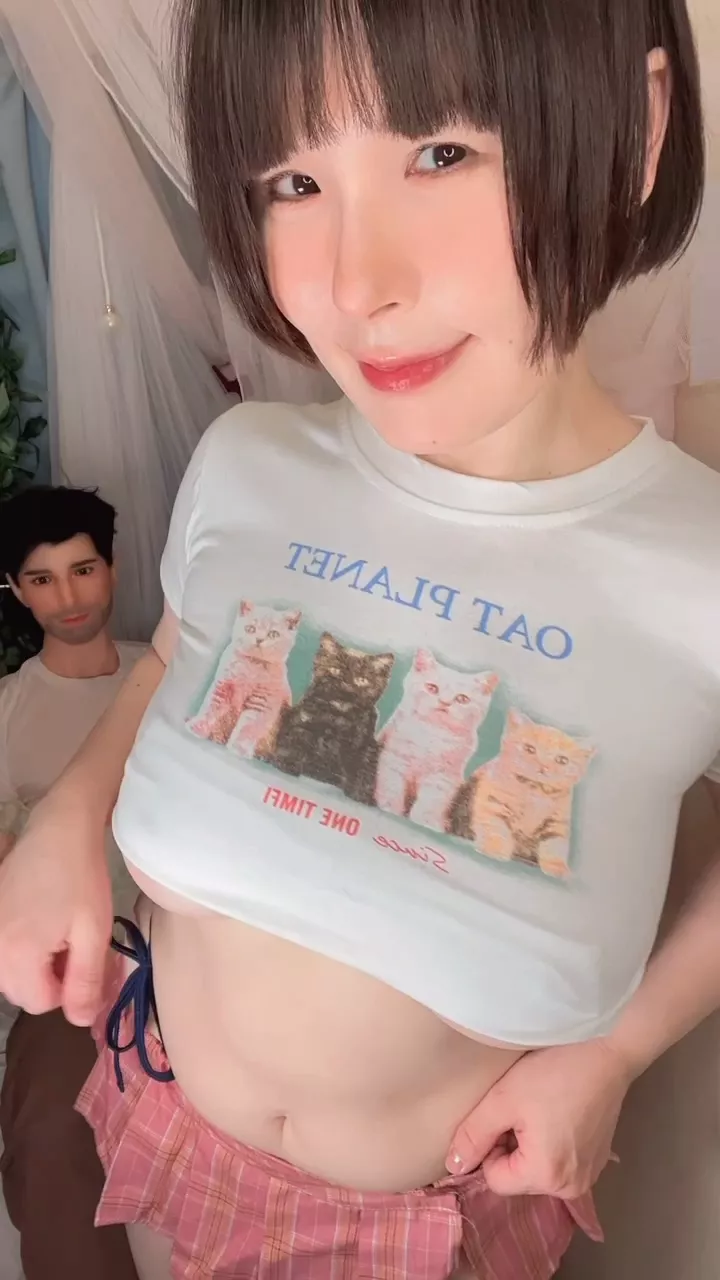 I heard you have a weakness for Japanese girls, is that true...