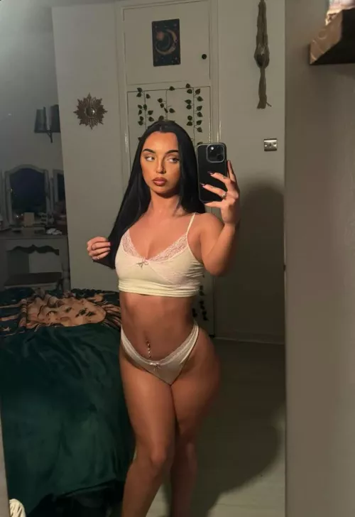 I hope brunettes under 5ft are your type 