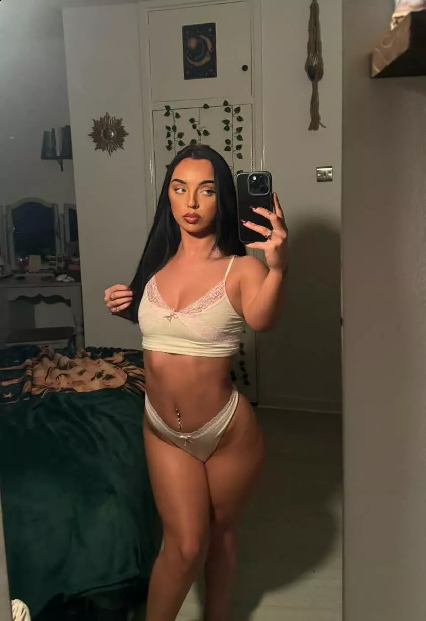 I hope brunettes under 5ft are your type 