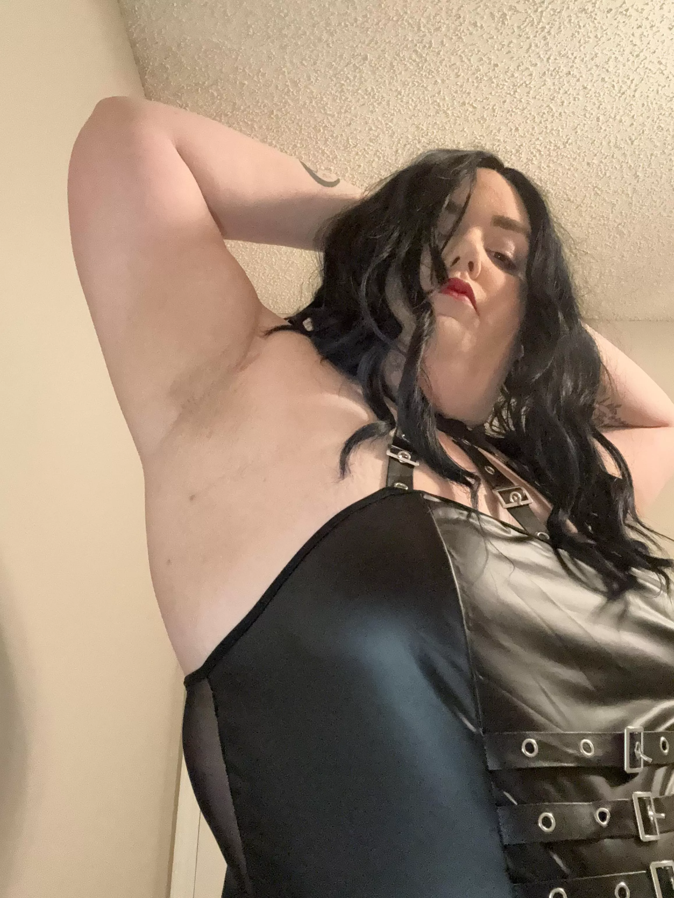 I hope you know I’m laughing every time you get hard seeing my pits 😈