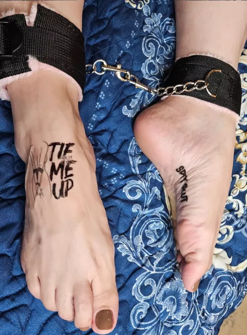 It's Thanksgiving Foot Boy's! Tie Me Up Like Turkey Legs! 