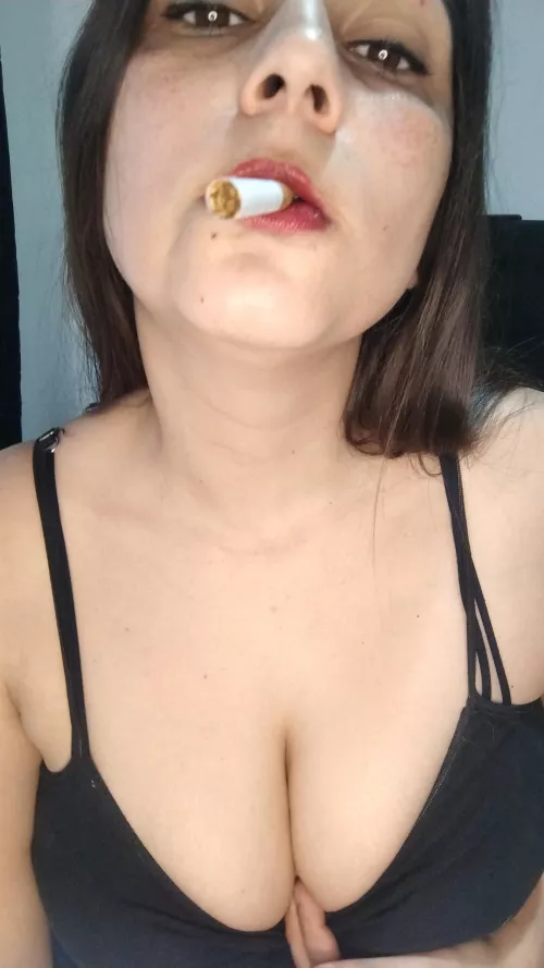 I've been smoking for so many years that when I started I didn't know this could be a fetish 🌬️🚬💨 I love smoking ❤️🚬