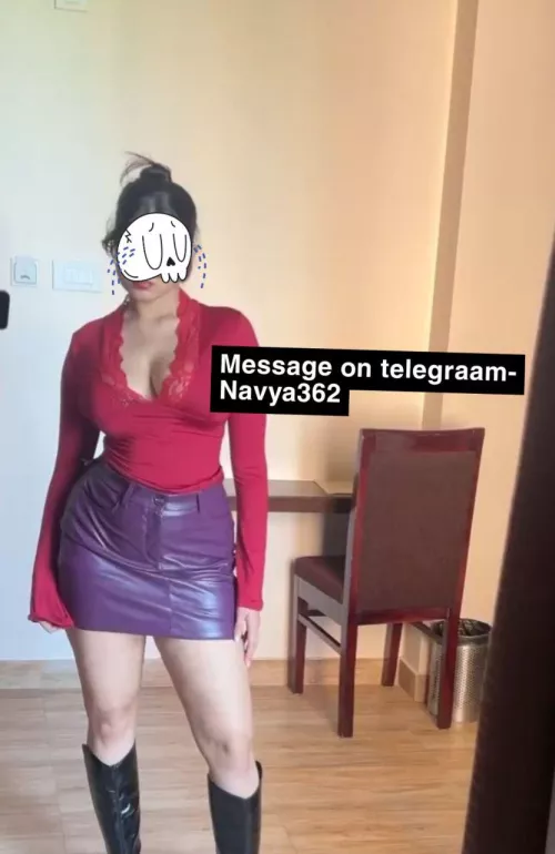 Just a naughty F20 thinking about kissing you. 