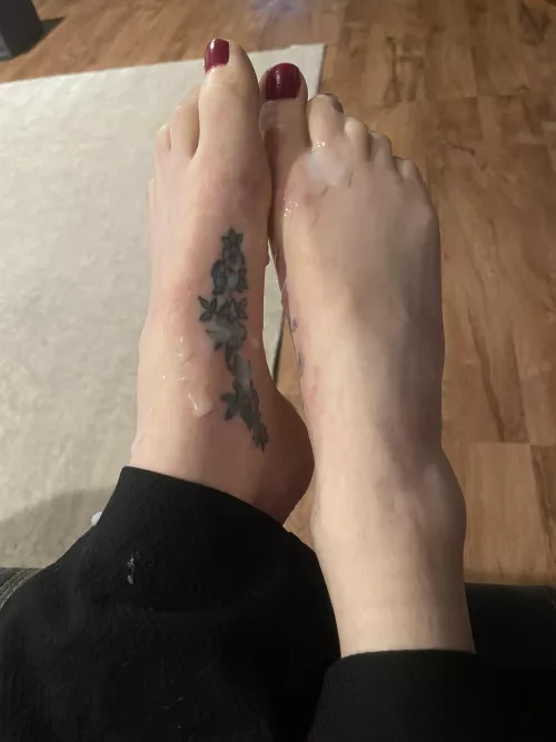 Just looking at them such a mess in my work meeting and no one knows what a little slut I’ve just been 🤭🤭😘